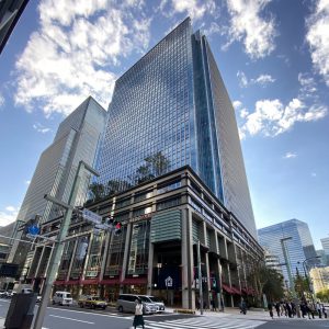 コレド室町テラスは地下1階～地上2階が商業施設、3階がホール、5～26階がオフィスになっている。